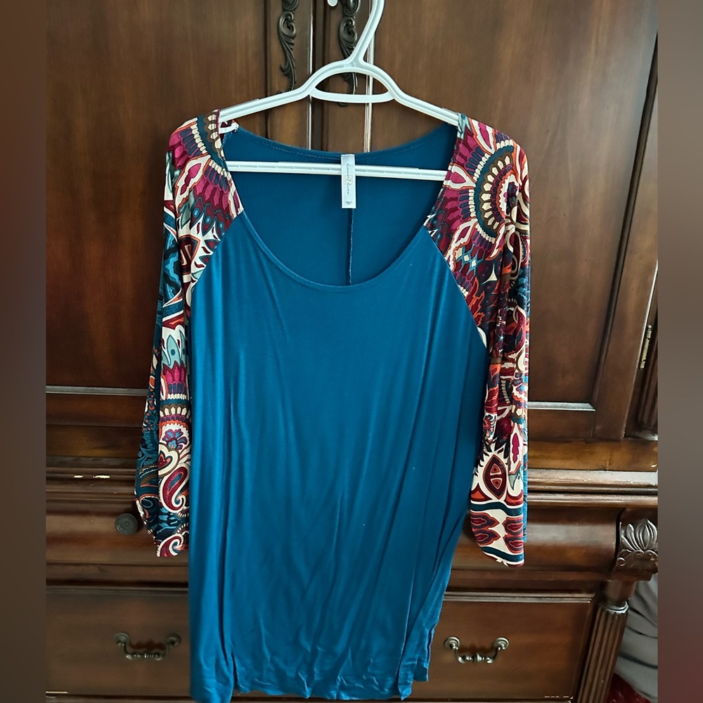 Beautiful Discount Divas blouse  size 3x